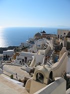 A picture of the town of Oia